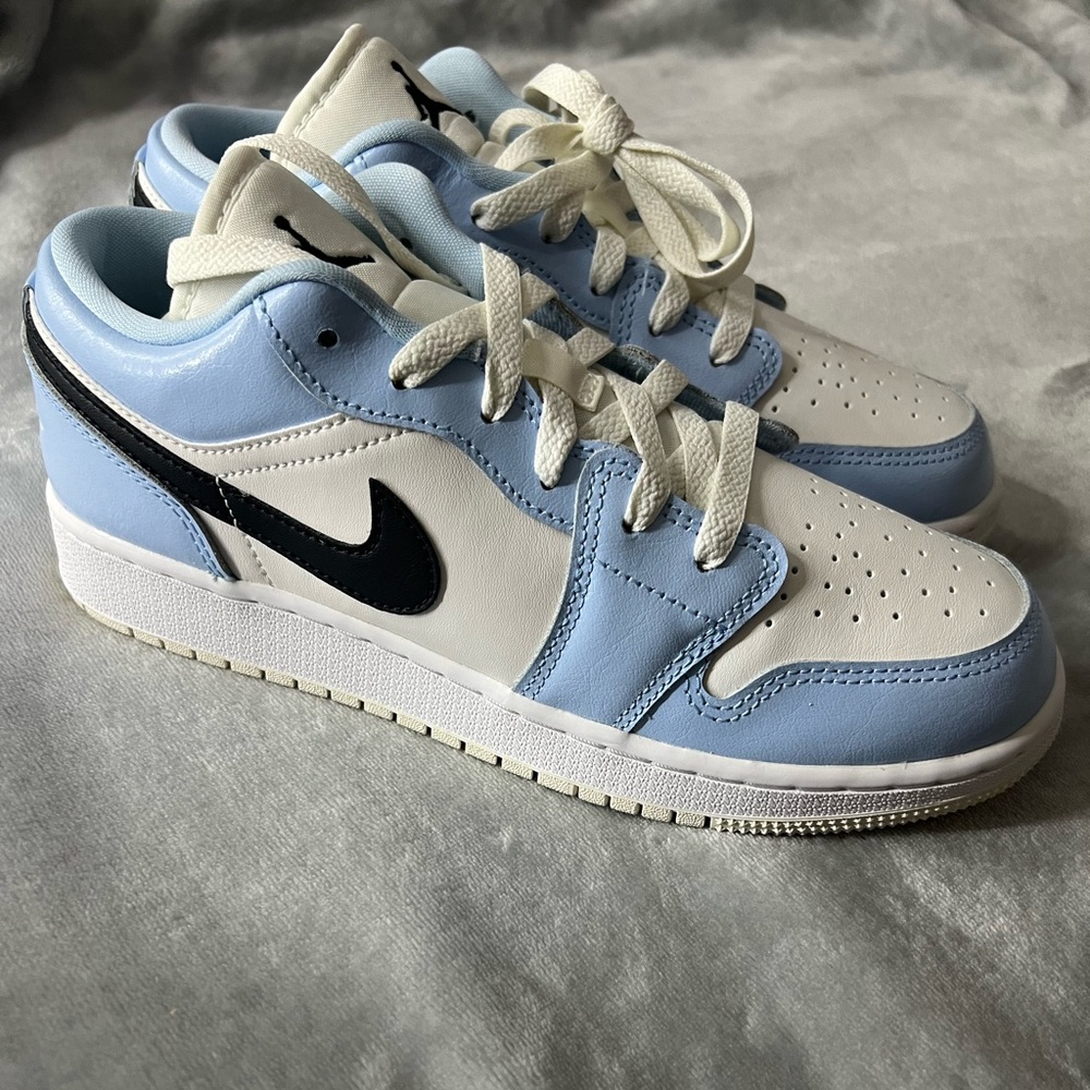 Nike Kids Light Blue and White Sneakers